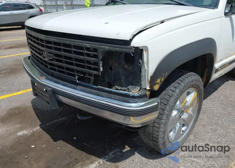 1998 Chevrolet Tahoe from USA, damaged, VIN 3GNEK18R4WG141013